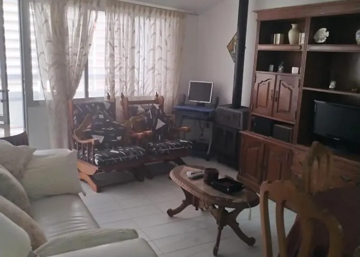 アパート Nereos マルピカ